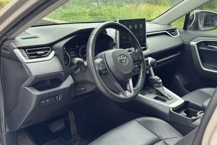 Used Toyota Wildlander 2021 2.0L CVT Two-Wheel Drive Luxury Edition Interior 5