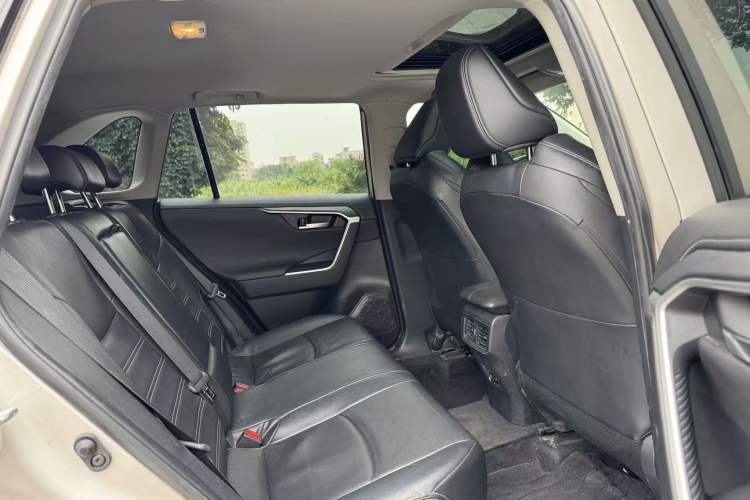 Used Toyota Wildlander 2021 2.0L CVT Two-Wheel Drive Luxury Edition Interior 6