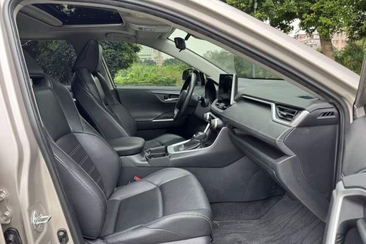 Used Toyota Wildlander 2021 2.0L CVT Two-Wheel Drive Luxury Edition Interior 7