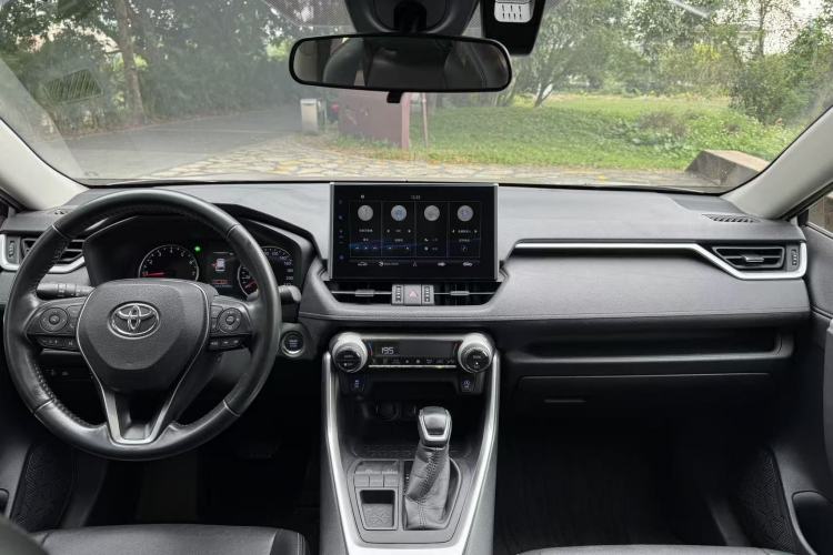 Used Toyota Wildlander 2021 2.0L CVT Two-Wheel Drive Luxury Edition Interior 9