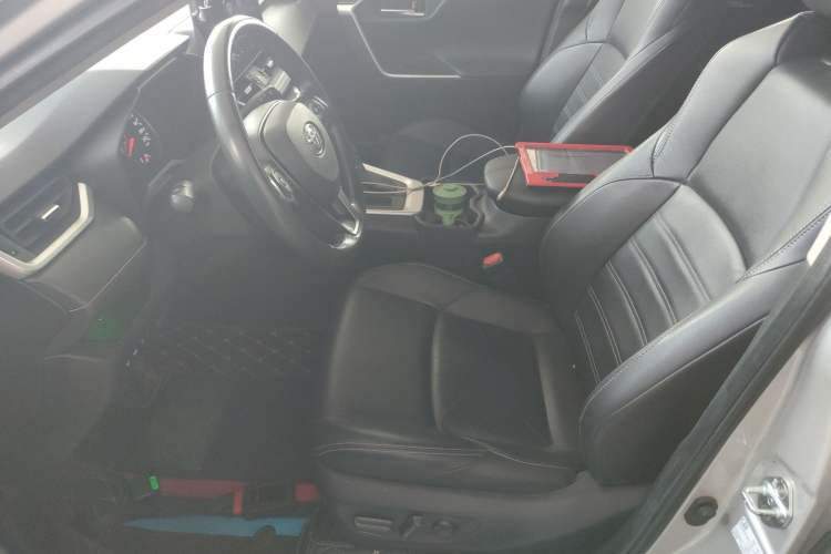 Used Toyota Wildlander 2021 2.0L CVT Two-Wheel Drive Luxury Edition Left Front Seat