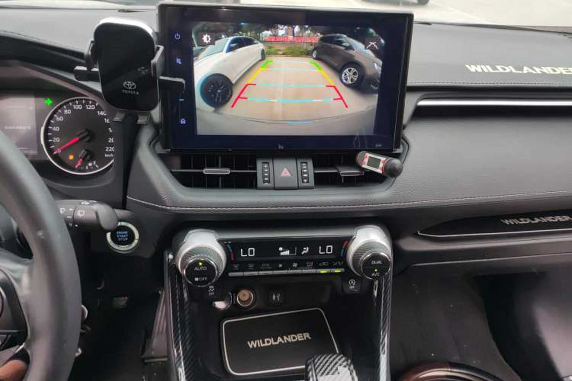 Used Toyota Wildlander 2021 2.0L CVT 4x4 Luxury Edition Audio And AC Panel