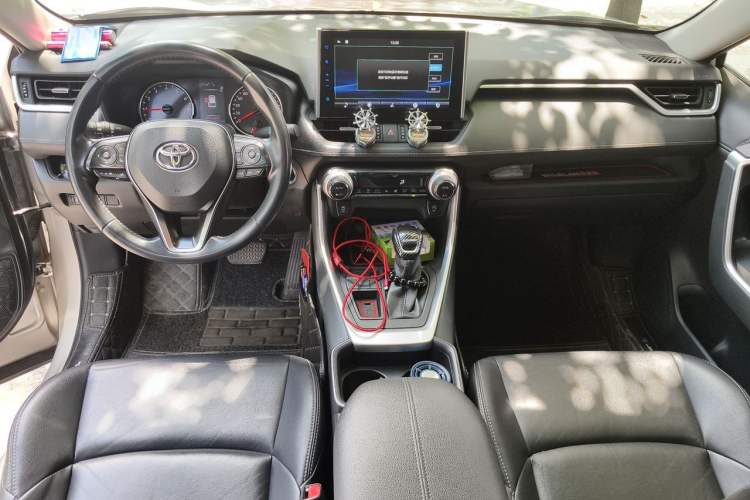 Used Toyota Wildlander 2021 2.0L CVT Two-Wheel Drive Luxury Edition Center Console
