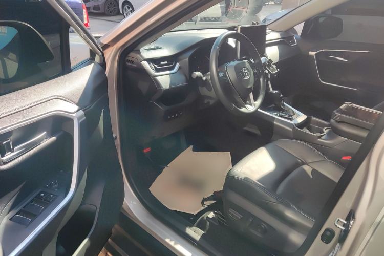 Used Toyota Wildlander 2021 2.0L CVT 4x4 Luxury Edition Driver Seat