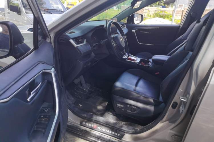Used Toyota Wildlander 2021 2.0L CVT Two-Wheel Drive Luxury Edition Driver Seat