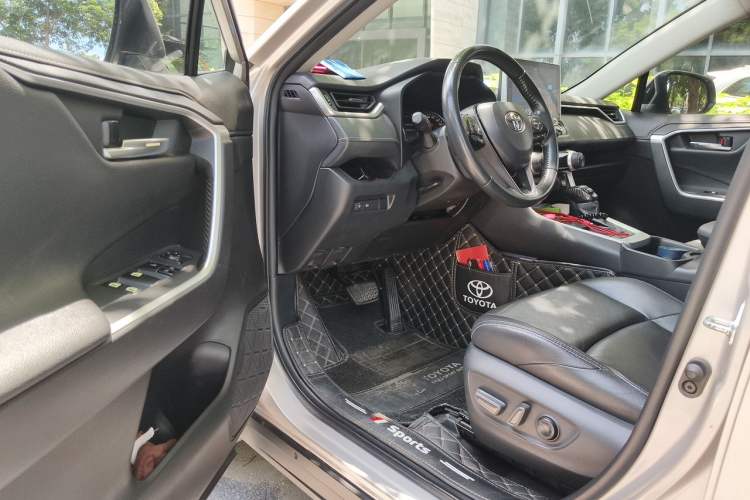 Used Toyota Wildlander 2021 2.0L CVT Two-Wheel Drive Luxury Edition Driver Seat