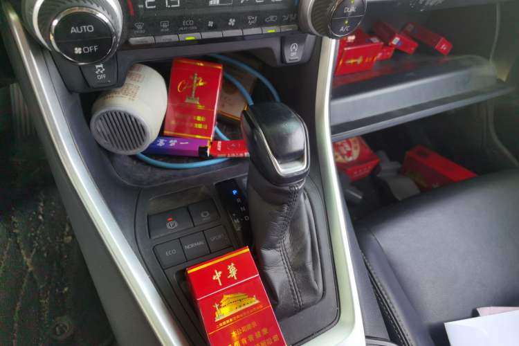Used Toyota Wildlander 2021 2.0L CVT Two-Wheel Drive Luxury Edition Gear Lever
