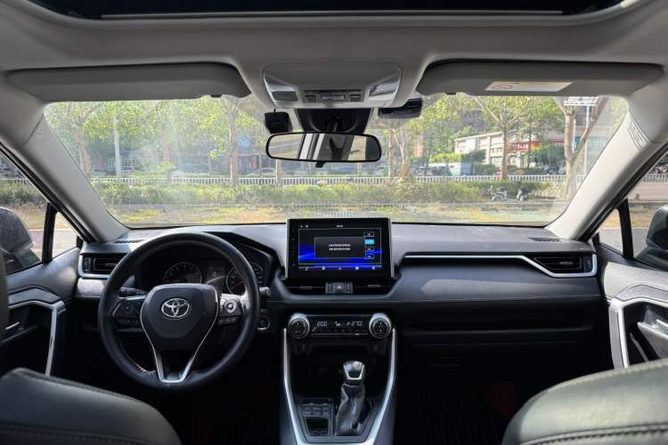 Used Toyota Wildlander 2021 2.0L CVT 4x4 Luxury Edition Interior 1