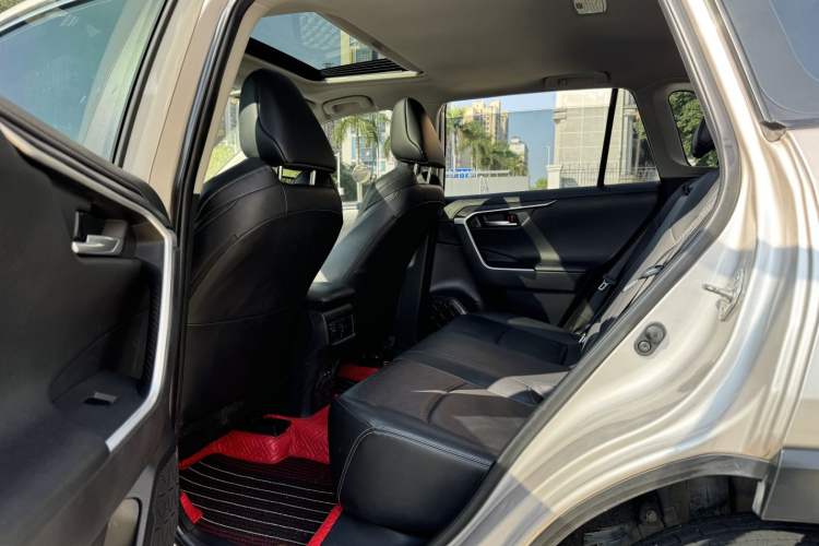 Used Toyota Wildlander 2021 2.0L CVT 4x4 Luxury Edition Interior 3