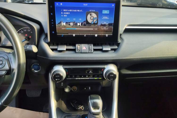 Used Toyota Wildlander 2021 Dual-Motor 2.5L E-CVT Four-Wheel Drive Luxury Edition Audio And AC Panel