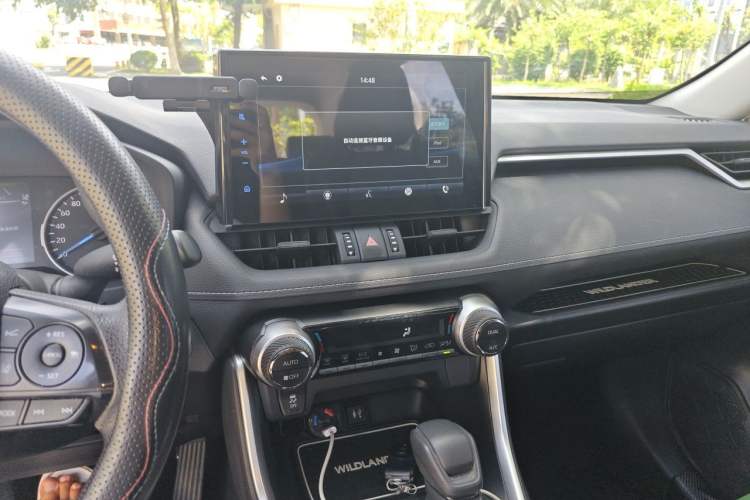 Used Toyota Wildlander 2021 Dual-Engine 2.5L E-CVT Two-Wheel Drive Luxury Edition Audio And AC Panel