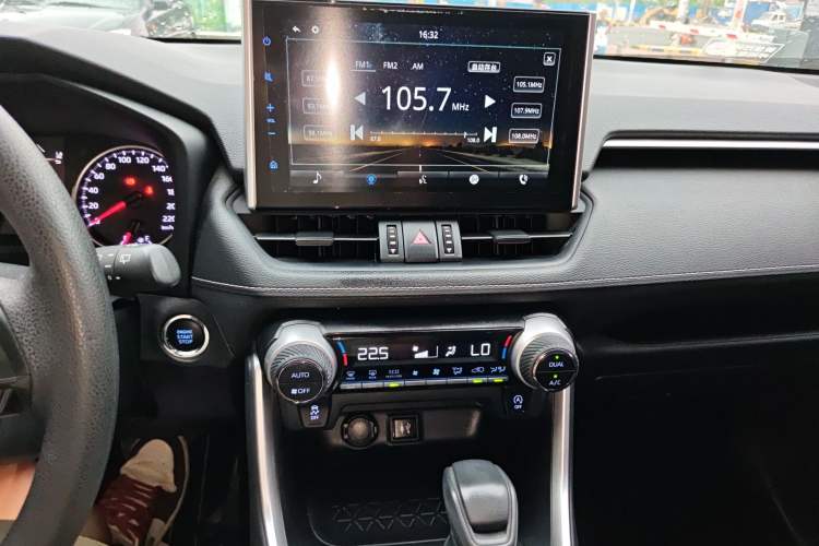 Used Toyota Wildlander 2021 2.0L CVT Two-Wheel Drive Luxury Edition Audio And AC Panel