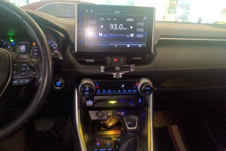 Used Toyota Wildlander 2021 2.0L CVT 4x4 Luxury Edition Audio And AC Panel