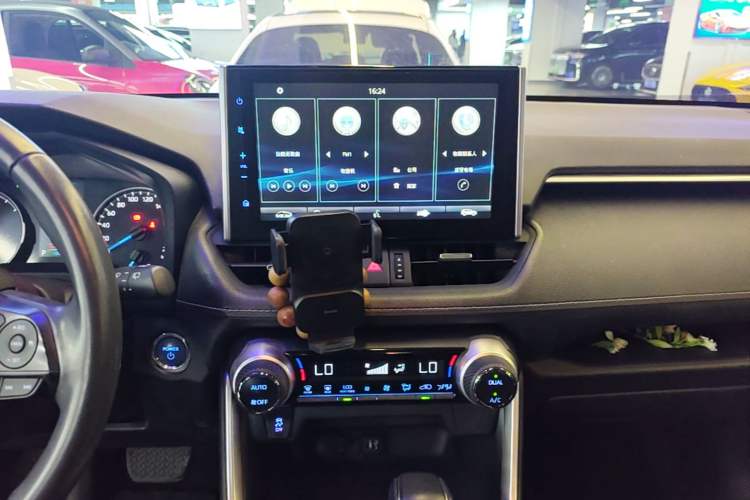 Used Toyota Wildlander 2021 Dual-Engine 2.5L E-CVT Two-Wheel Drive Luxury Edition Audio And AC Panel