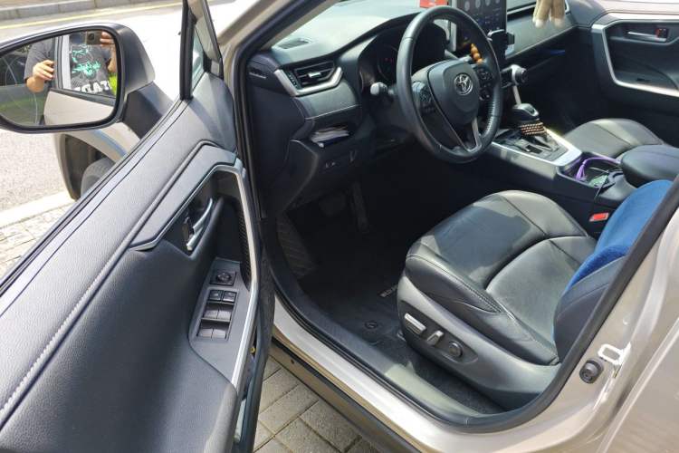 Used Toyota Wildlander 2021 Dual-Engine 2.5L E-CVT Two-Wheel Drive Luxury Edition Driver Seat