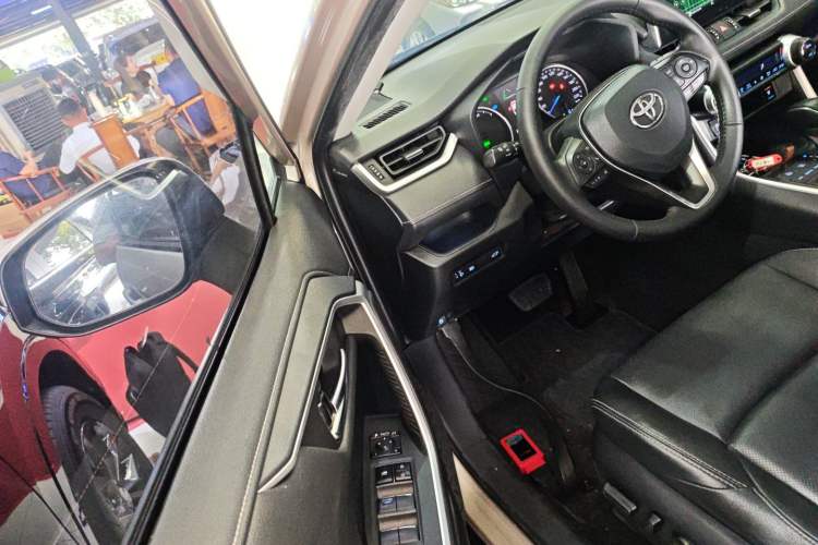 Used Toyota Wildlander 2021 Dual-Engine 2.5L E-CVT Two-Wheel Drive Luxury Edition Driver Seat