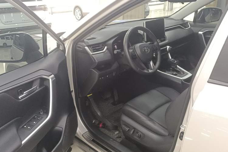 Used Toyota Wildlander 2021 Dual-Engine 2.5L E-CVT Two-Wheel Drive Luxury Edition Driver Seat