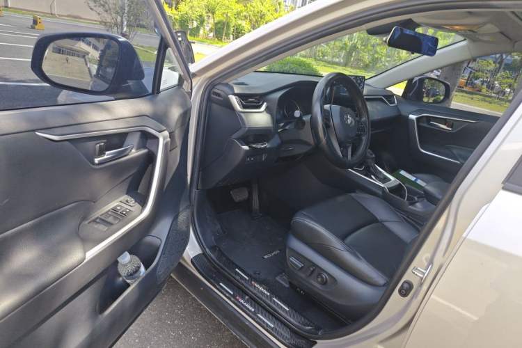 Used Toyota Wildlander 2021 Dual-Engine 2.5L E-CVT Two-Wheel Drive Luxury Edition Driver Seat