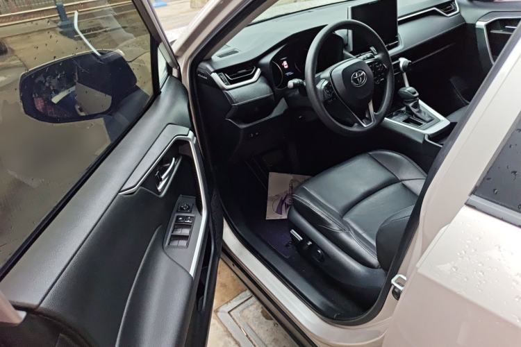 Used Toyota Wildlander 2021 2.0L CVT Two-Wheel Drive Luxury Edition Driver Seat