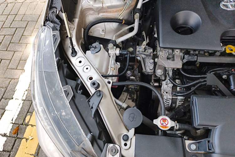 Used Toyota Wildlander 2021 2.0L CVT 4x4 Luxury Edition Engine Bay Right
