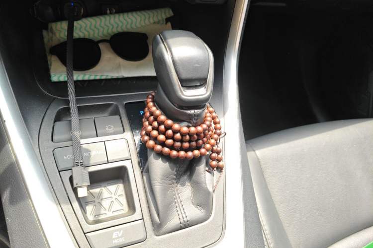 Used Toyota Wildlander 2021 Dual-Engine 2.5L E-CVT Two-Wheel Drive Luxury Edition Gear Lever