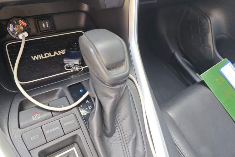 Used Toyota Wildlander 2021 Dual-Engine 2.5L E-CVT Two-Wheel Drive Luxury Edition Gear Lever