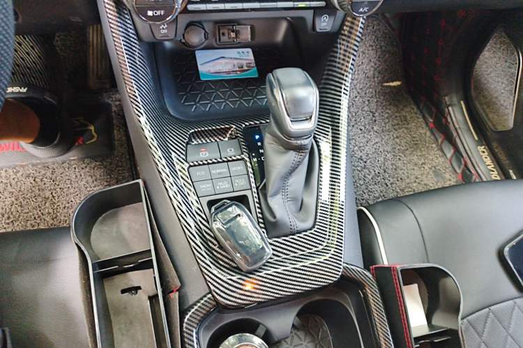 Used Toyota Wildlander 2021 2.0L CVT 4x4 Luxury Edition Gear Lever