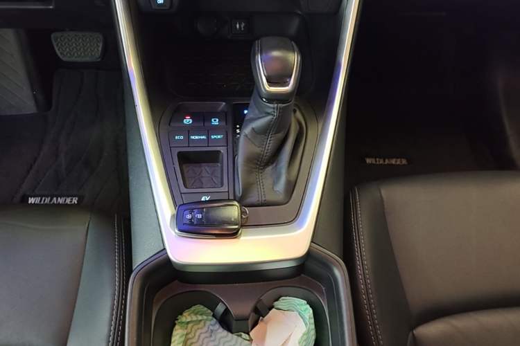 Used Toyota Wildlander 2021 Dual-Engine 2.5L E-CVT Two-Wheel Drive Luxury Edition Gear Lever