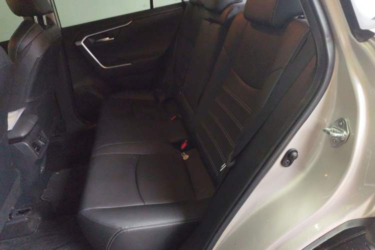 Used Toyota Wildlander 2021 2.0L CVT Two-Wheel Drive Luxury Edition Interior 4