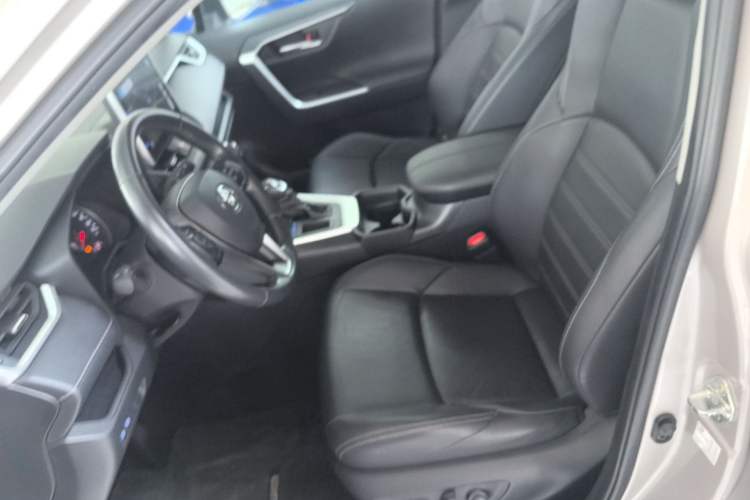 Used Toyota Wildlander 2021 2.0L CVT Two-Wheel Drive Luxury Edition Left Front Seat