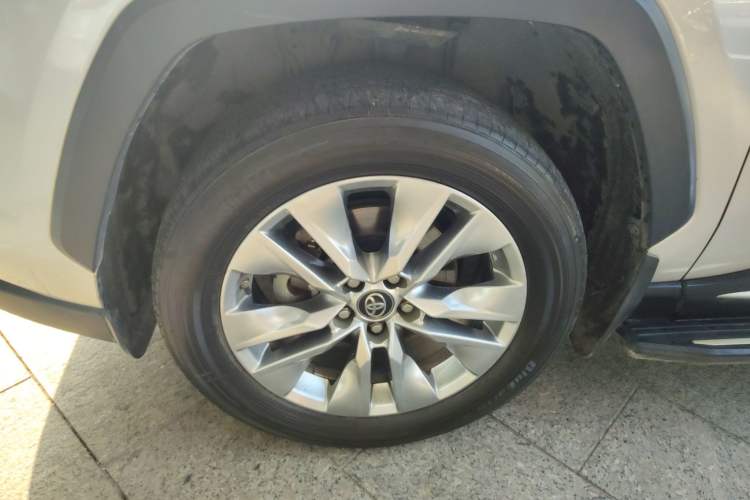 Used Toyota Wildlander 2021 Dual-Motor 2.5L E-CVT Four-Wheel Drive Luxury Edition Left Front Wheel Hub