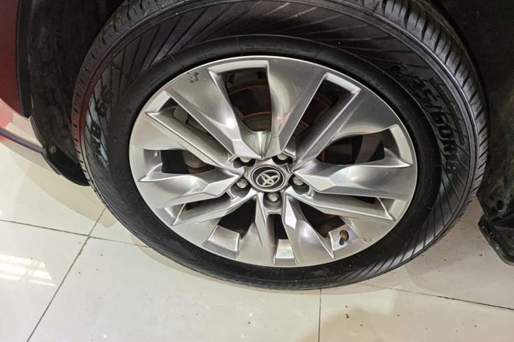 Used Toyota Wildlander 2021 Dual-Engine 2.5L E-CVT Two-Wheel Drive Luxury Edition Left Front Wheel Hub