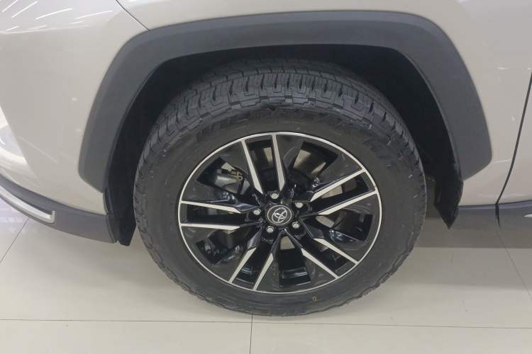 Used Toyota Wildlander 2021 Dual-Engine 2.5L E-CVT Two-Wheel Drive Luxury Edition Left Front Wheel Hub