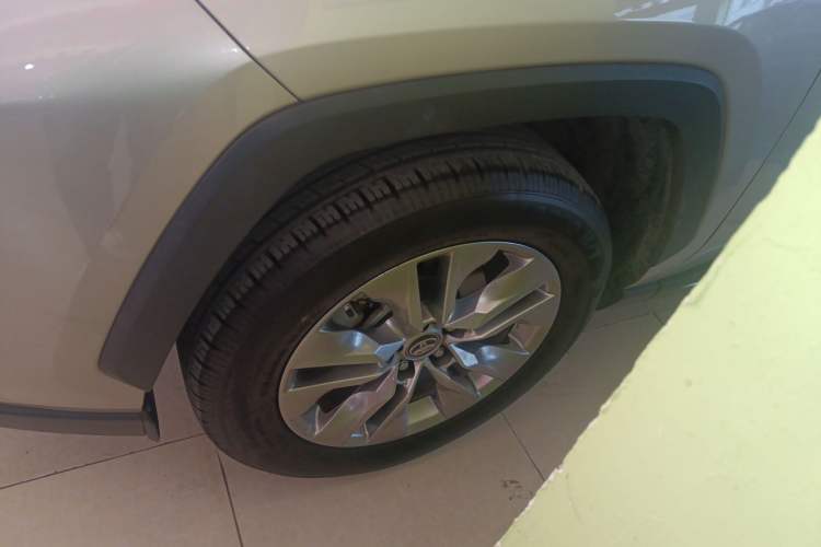 Used Toyota Wildlander 2021 2.0L CVT 4x4 Luxury Edition Left Front Wheel Hub