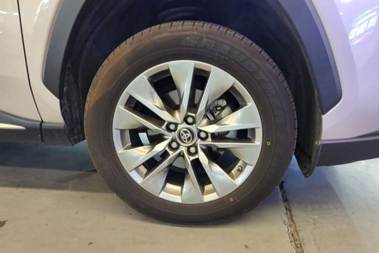 Used Toyota Wildlander 2021 Dual-Engine 2.5L E-CVT Two-Wheel Drive Luxury Edition Left Front Wheel Hub