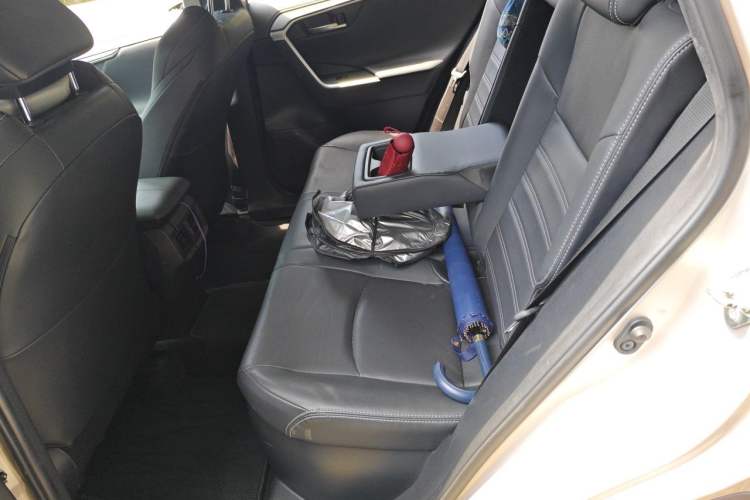 Used Toyota Wildlander 2021 Dual-Engine 2.5L E-CVT Two-Wheel Drive Luxury Edition Left Rear Seat