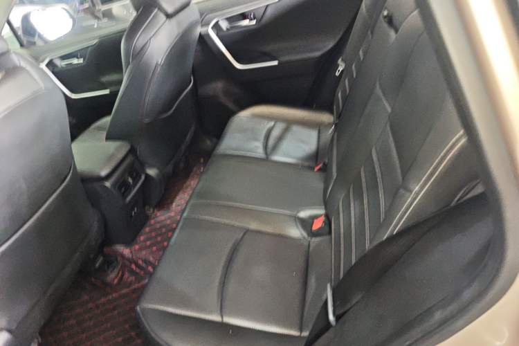 Used Toyota Wildlander 2021 Dual-Engine 2.5L E-CVT Two-Wheel Drive Luxury Edition Left Rear Seat