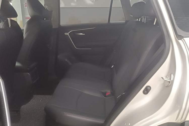 Used Toyota Wildlander 2021 Dual-Engine 2.5L E-CVT Two-Wheel Drive Luxury Edition Left Rear Seat
