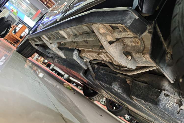Used Toyota Wildlander 2021 Dual-Engine 2.5L E-CVT Two-Wheel Drive Luxury Edition Left Side Sill