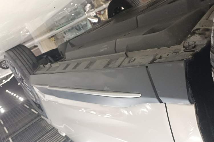 Used Toyota Wildlander 2021 Dual-Engine 2.5L E-CVT Two-Wheel Drive Luxury Edition Left Side Sill