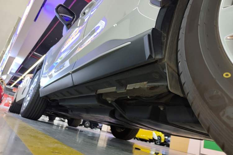 Used Toyota Wildlander 2021 Dual-Engine 2.5L E-CVT Two-Wheel Drive Luxury Edition Left Side Sill