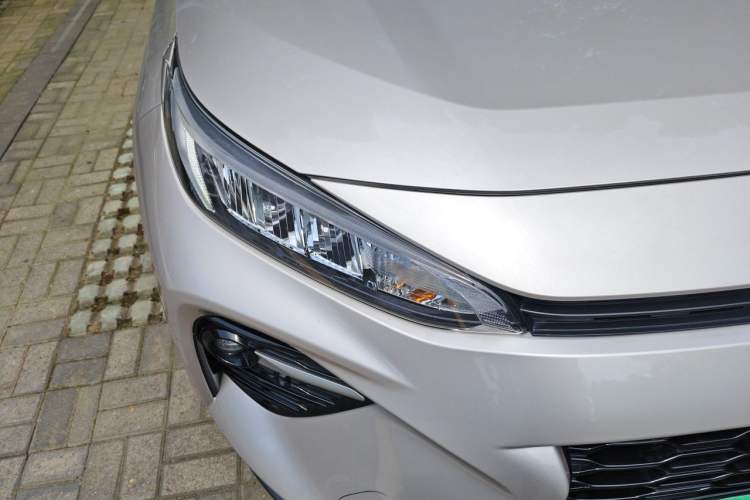 Used Toyota Wildlander 2021 Dual-Engine 2.5L E-CVT Two-Wheel Drive Luxury Edition Right Front Headlight