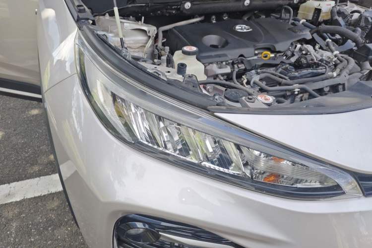 Used Toyota Wildlander 2021 Dual-Engine 2.5L E-CVT Two-Wheel Drive Luxury Edition Right Front Headlight