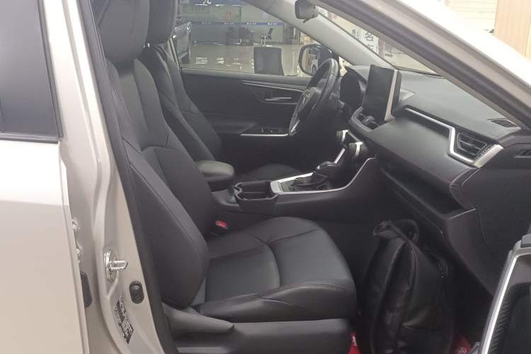 Used Toyota Wildlander 2021 Dual-Engine 2.5L E-CVT Two-Wheel Drive Luxury Edition Right Front Seat