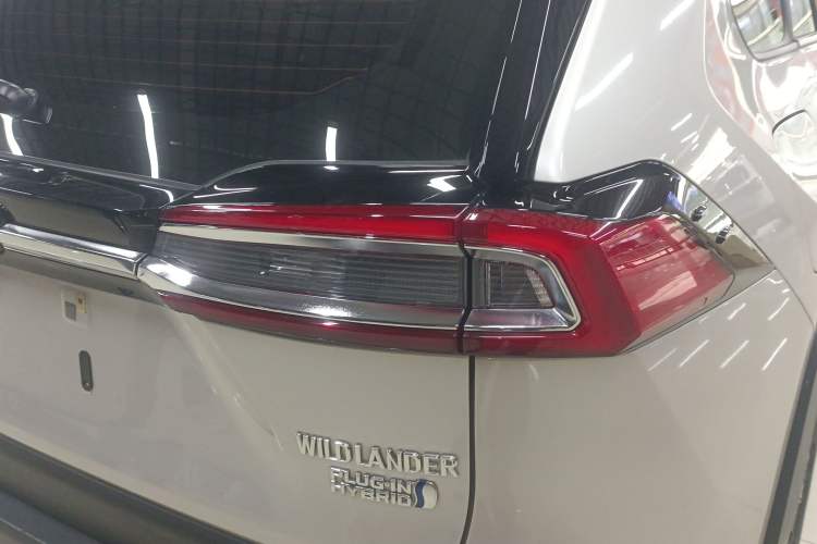 Used Toyota Wildlander 2021 Dual-Engine 2.5L E-CVT Two-Wheel Drive Luxury Edition Right Rear Taillight