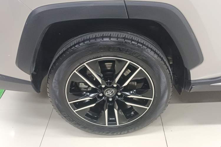 Used Toyota Wildlander 2021 Dual-Engine 2.5L E-CVT Two-Wheel Drive Luxury Edition Right Rear Wheel Hub
