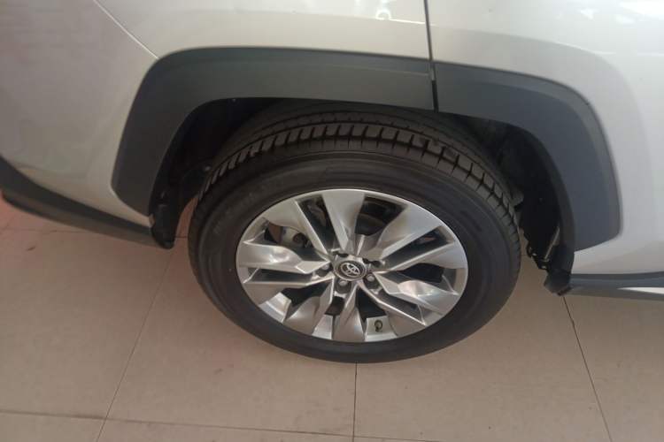 Used Toyota Wildlander 2021 2.0L CVT 4x4 Luxury Edition Right Rear Wheel Hub