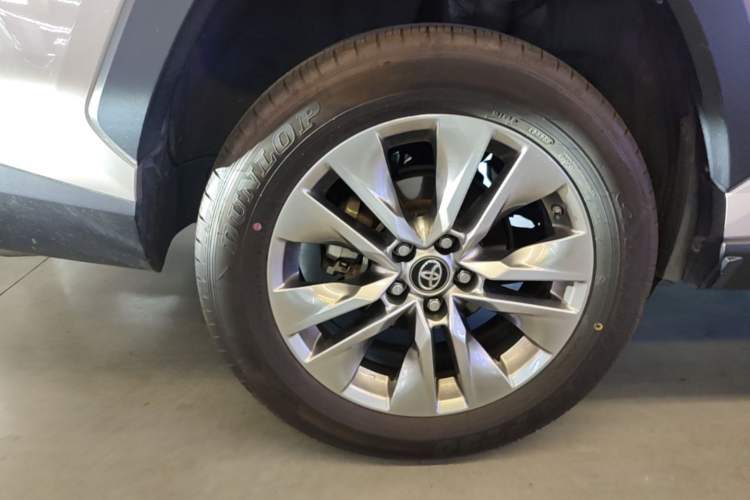 Used Toyota Wildlander 2021 Dual-Engine 2.5L E-CVT Two-Wheel Drive Luxury Edition Right Rear Wheel Hub