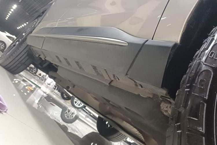 Used Toyota Wildlander 2021 Dual-Engine 2.5L E-CVT Two-Wheel Drive Luxury Edition Right Side Sill