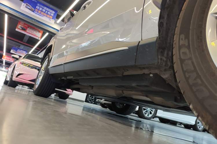 Used Toyota Wildlander 2021 Dual-Engine 2.5L E-CVT Two-Wheel Drive Luxury Edition Right Side Sill
